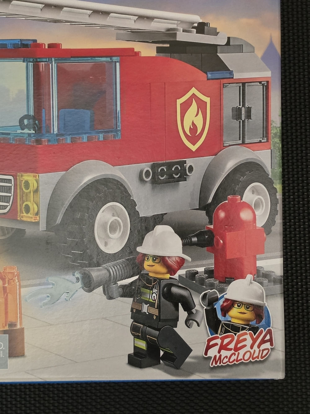 LEGO City Red Fire Ladder Truck Building Set #60280 NWT - Picture 3 of 11